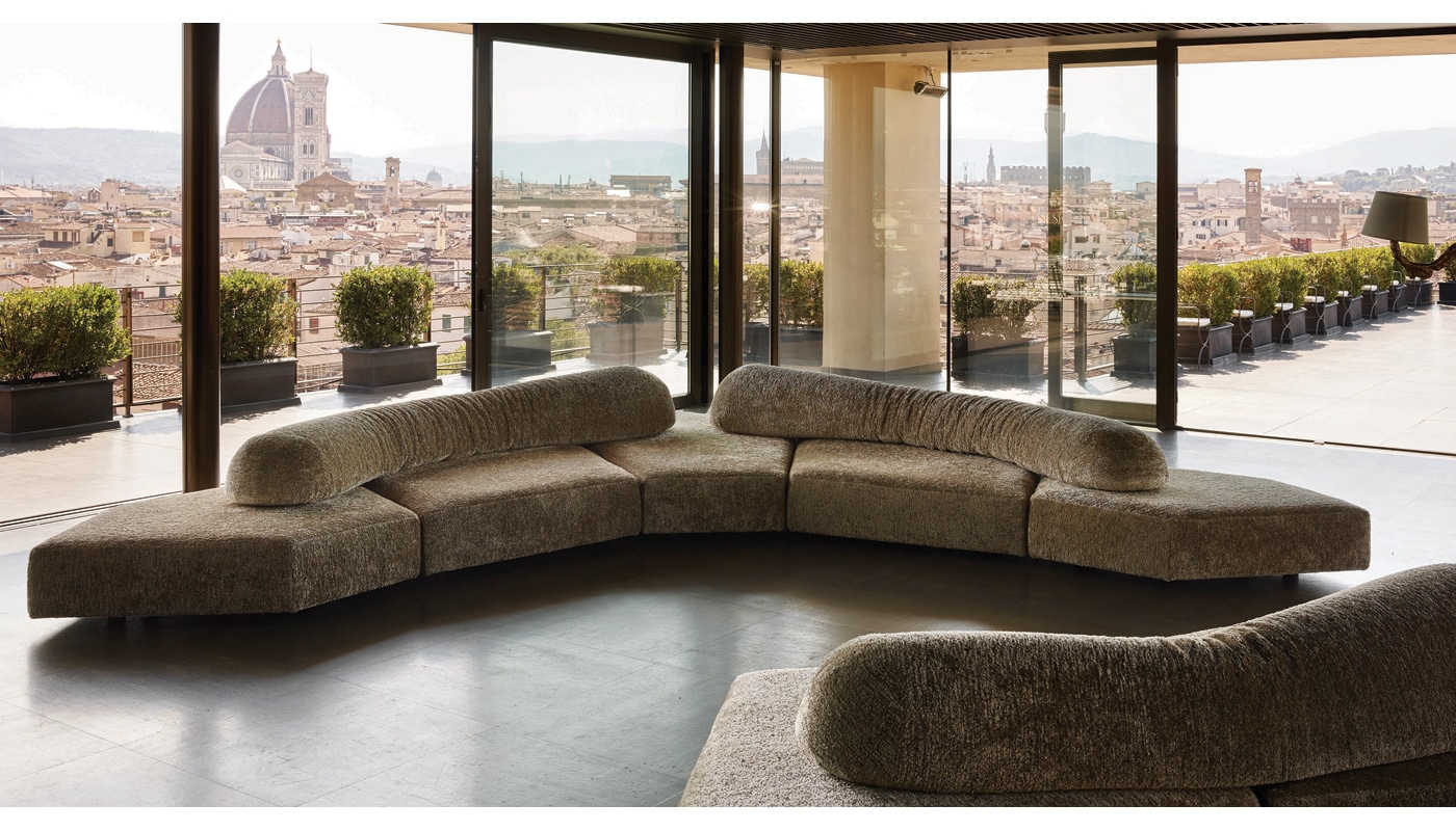 Edra On the Rocks sectional sofa in een goudbruin achtige tint. Noctum Interieurdesign Rotterdam