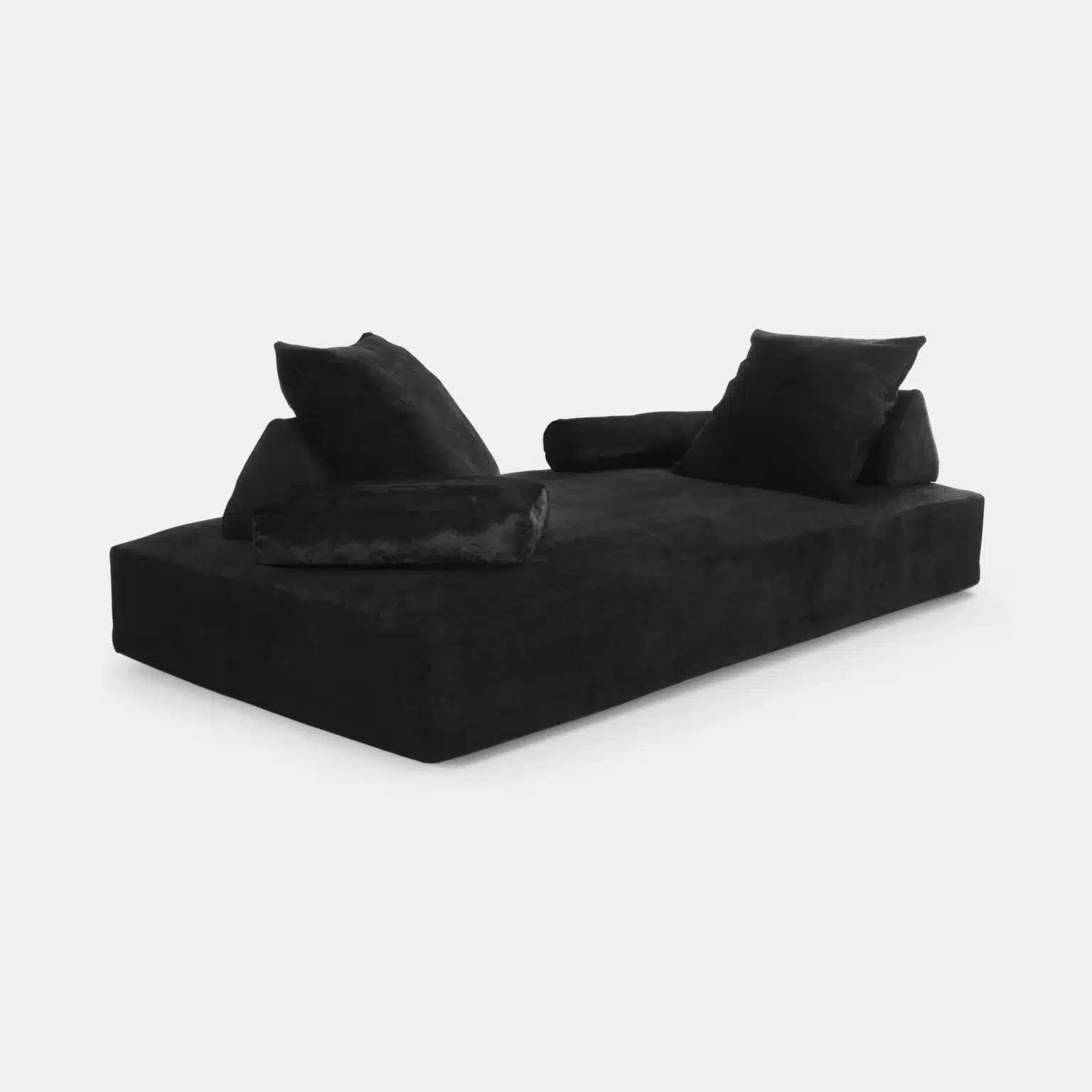 Edra Sherazade sofa, ontworpen door Francesco Binfaré, met een elegant en exclusief Italiaans design, vervaardigd uit hoogwaardige materialen zoals Gellyfoam® en donsveren, met configureerbare kussens voor ultiem comfort en veelzijdig gebruik.